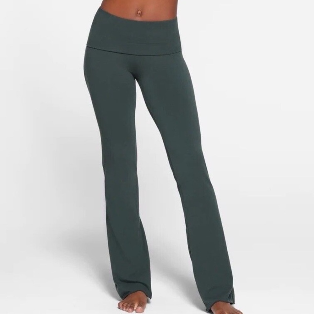 skims cotton jersey fold over pant - color is spruce